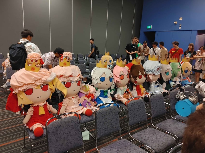 flandre scarlet, remilia scarlet, and fumo fumo panel (touhou) by shuttersaaali